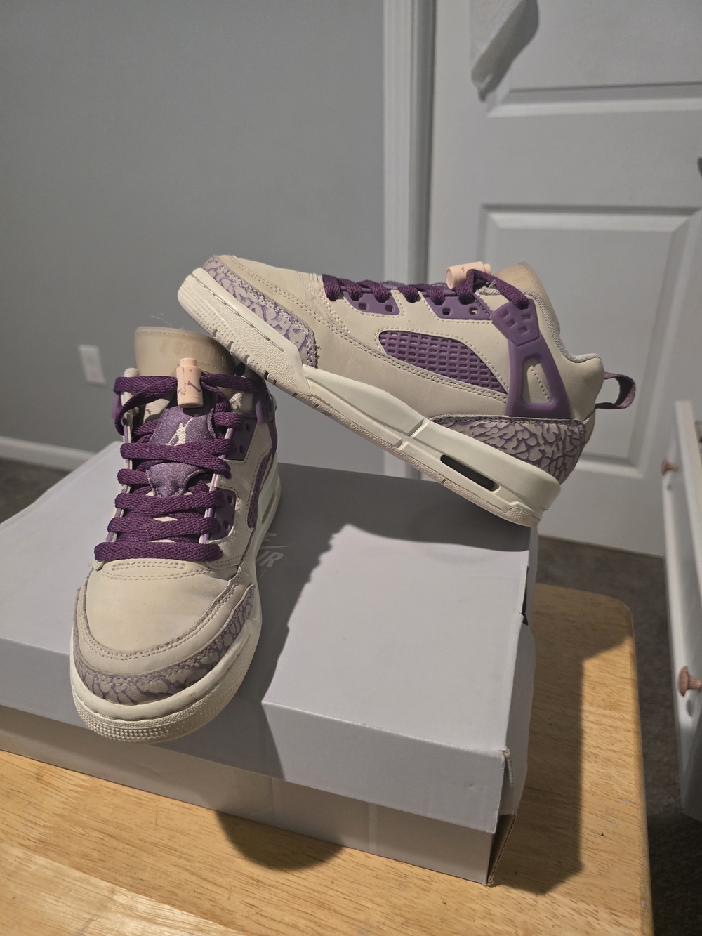 kids Jordan Spizike Low Grade-School size 4 Women’s good condition...